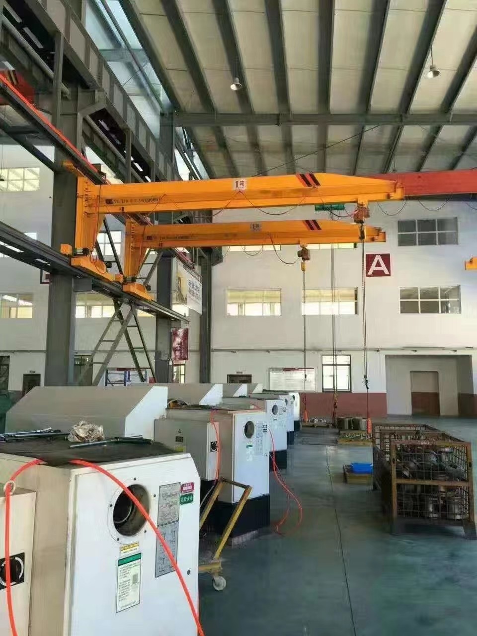河南力邦起重工厂实拍-力晟邦德悬臂吊