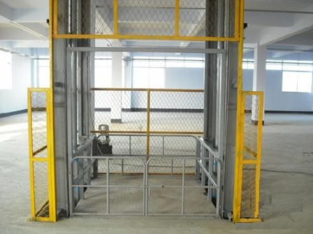 河南康尼克机电有限公司专业生产导轨货梯