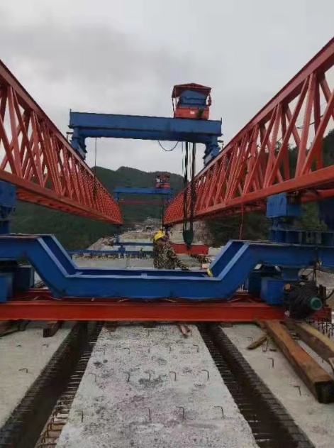 路桥起重机助力中国铁路，河南宇华起重集团制造