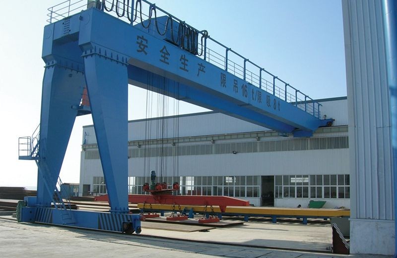 河南重科半门式起重机蓝色工业色-河南省重科防爆起重机有限公司