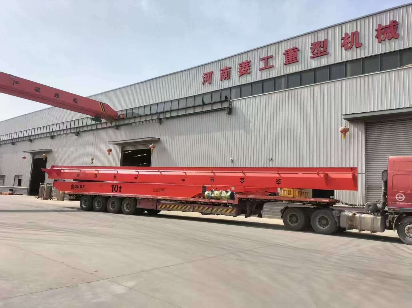 河南菱工橙色十吨单梁起重机发往新疆-河南菱工重型机械有限公司